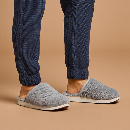 OluKai Pūpū Mua - Pale Grey