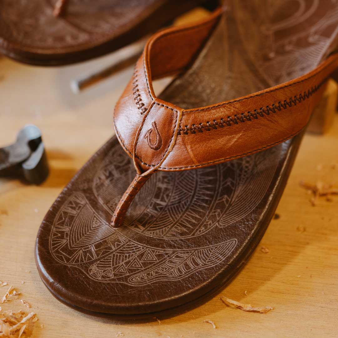 OluKai Hiapo - Rum / Dark Wood