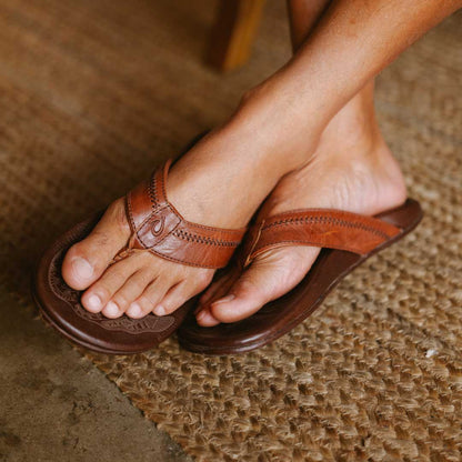OluKai Hiapo - Rum / Dark Wood