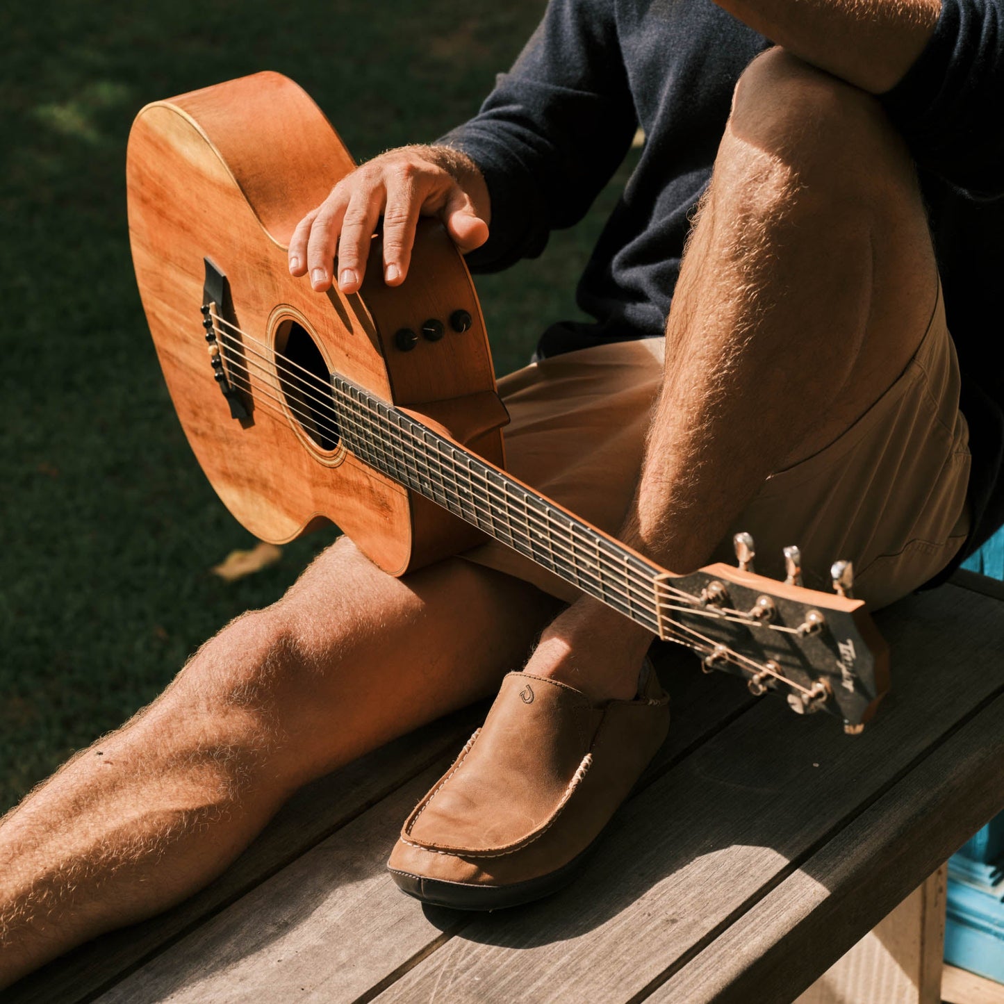OluKai Moloā Slipper - Toffee / Dark Wood