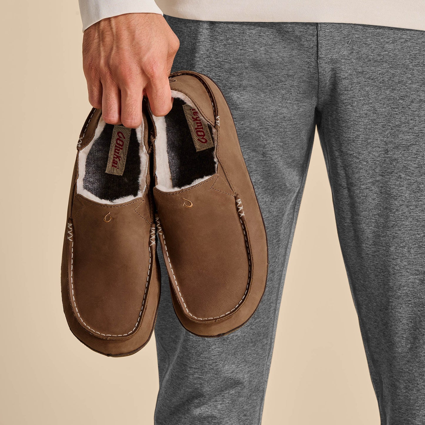 OluKai Moloā Slipper - Toffee / Dark Wood