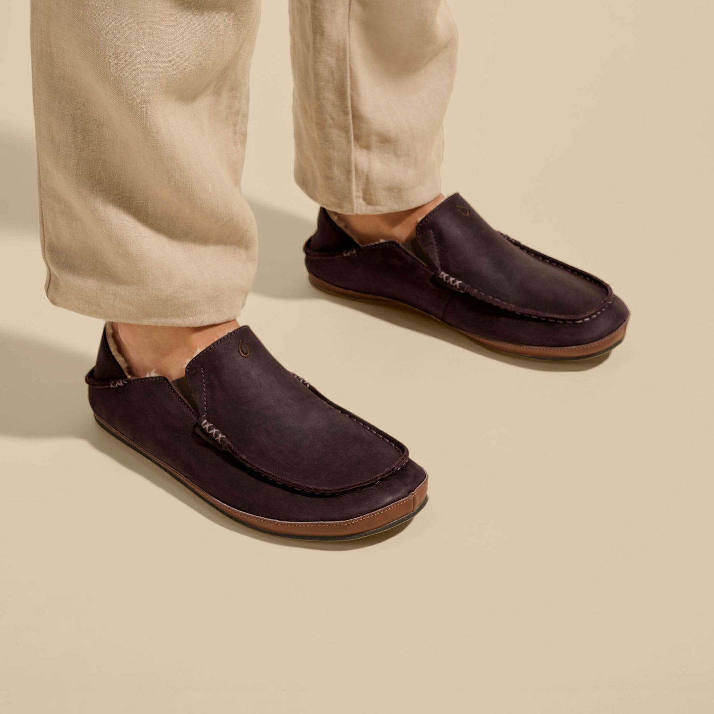 OluKai Moloā Slipper - Dark Wood
