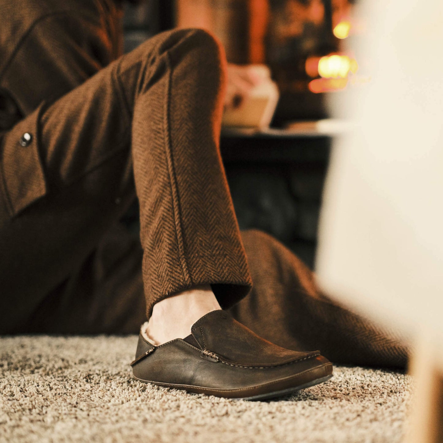 OluKai Moloā Slipper - Dark Wood
