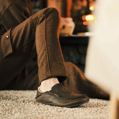 OluKai Moloā Slipper - Dark Wood