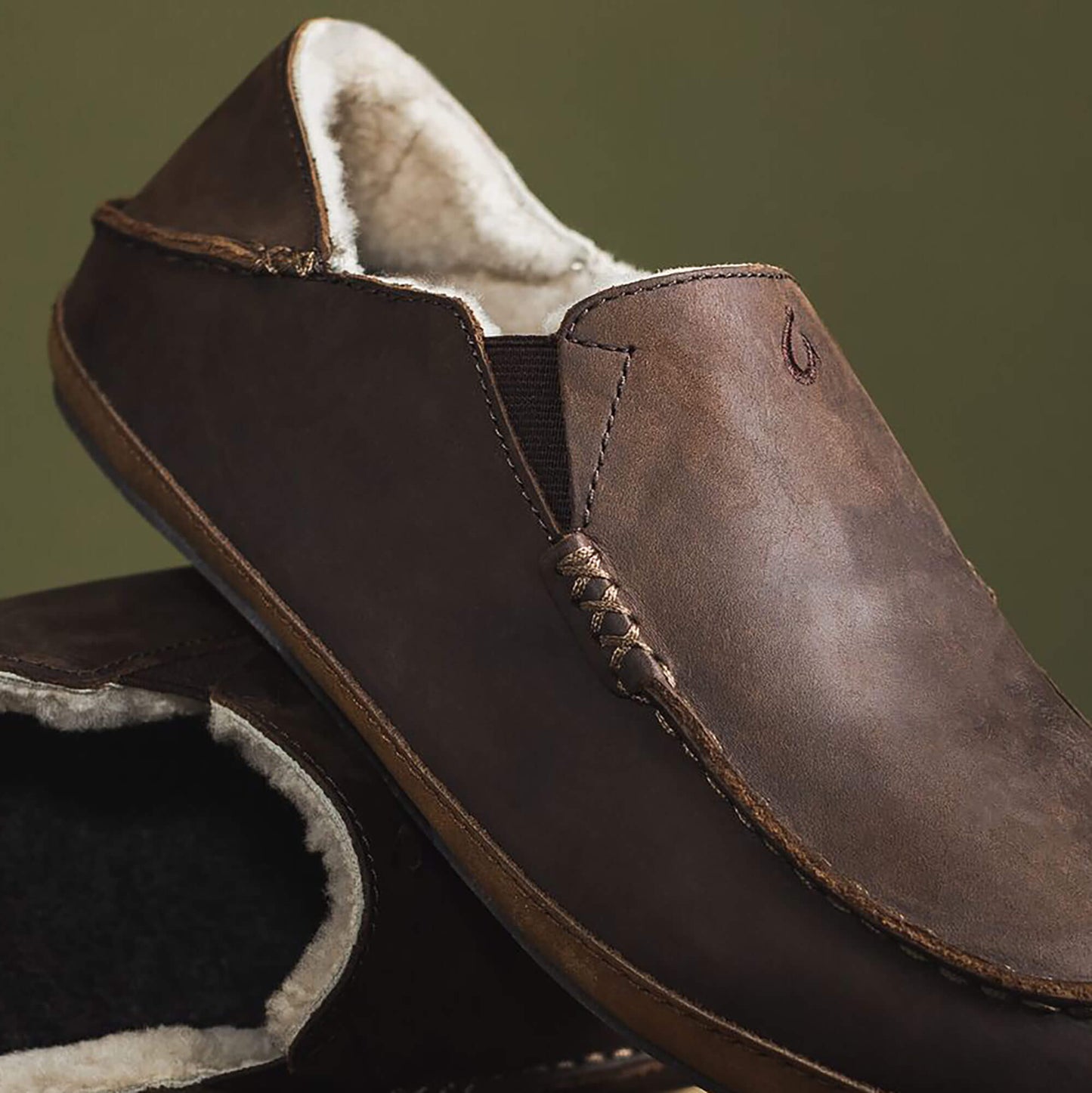 OluKai Moloā Slipper - Dark Wood