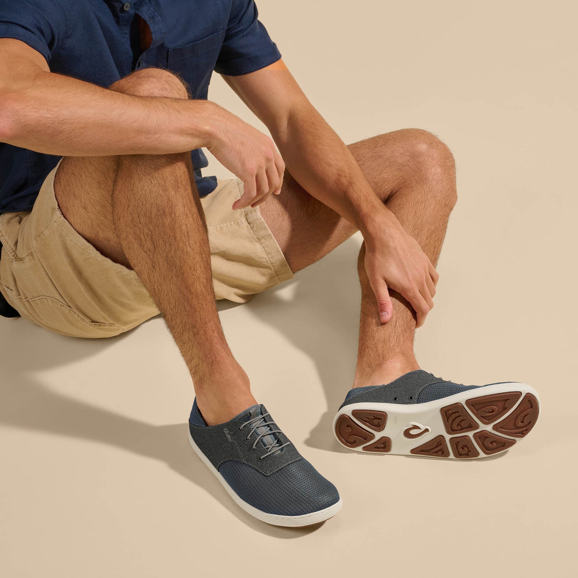 OluKai Nohea Moku - Charcoal / Clay