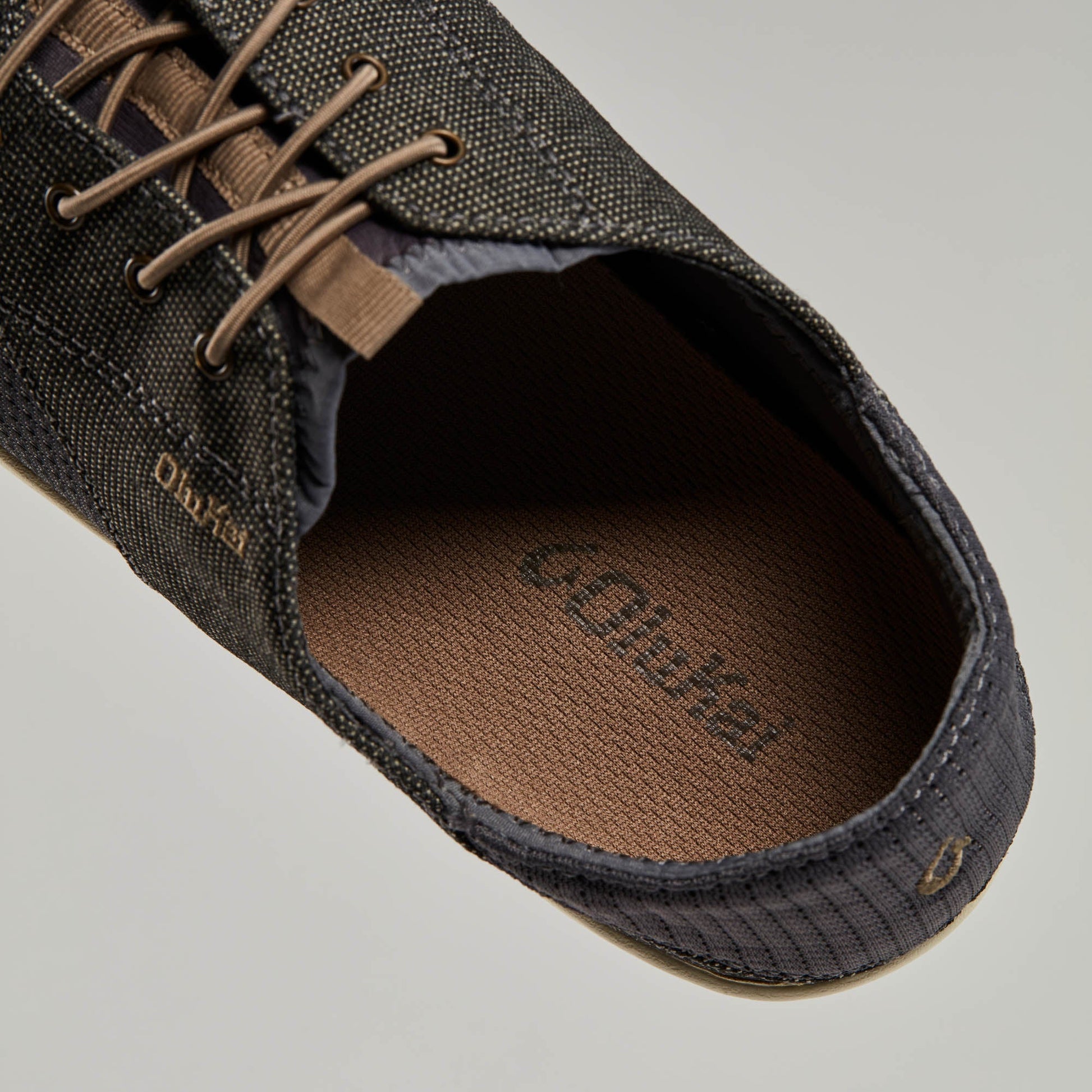 OluKai Nohea Moku - Charcoal / Clay