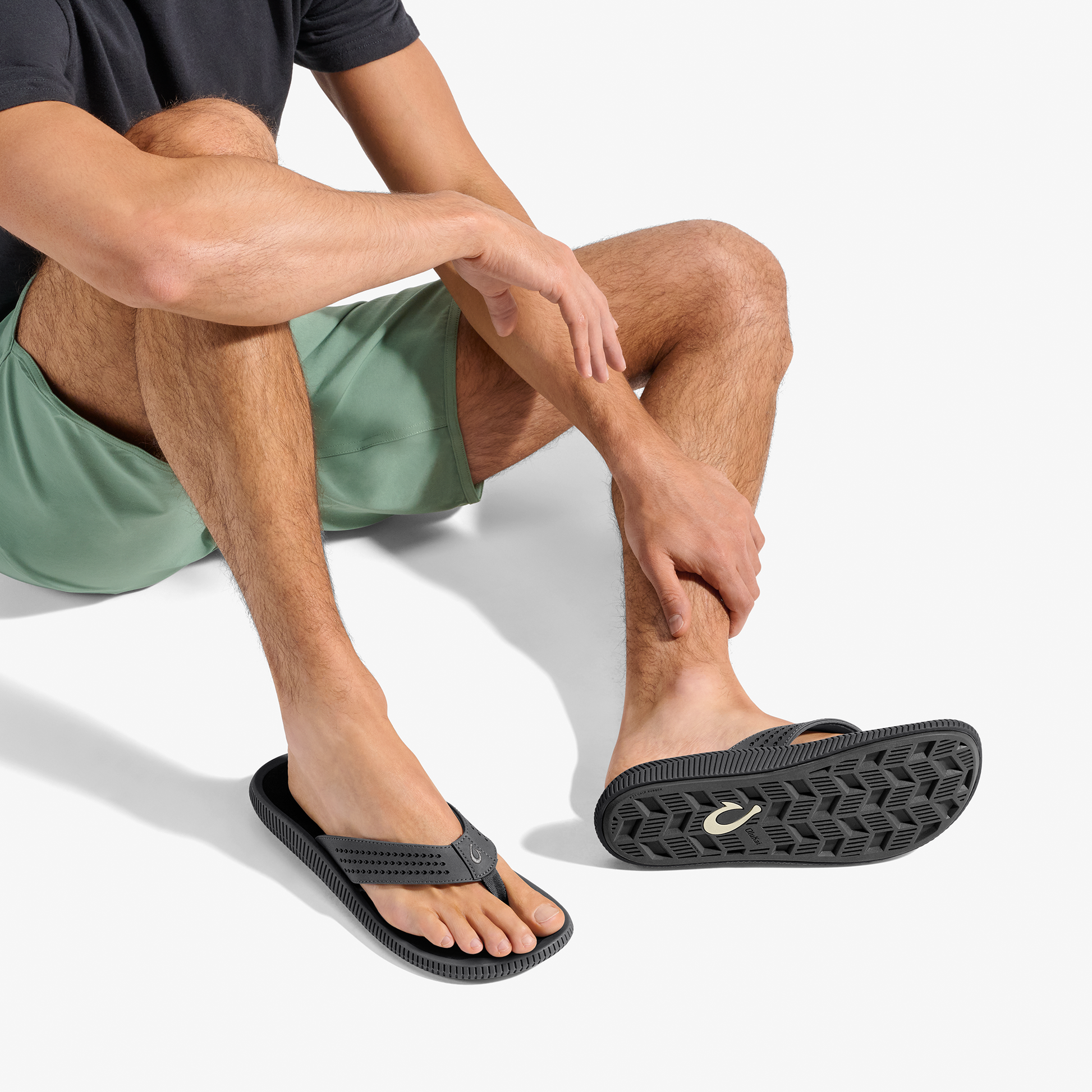 OluKai Ulele - Dark Shadow / Black