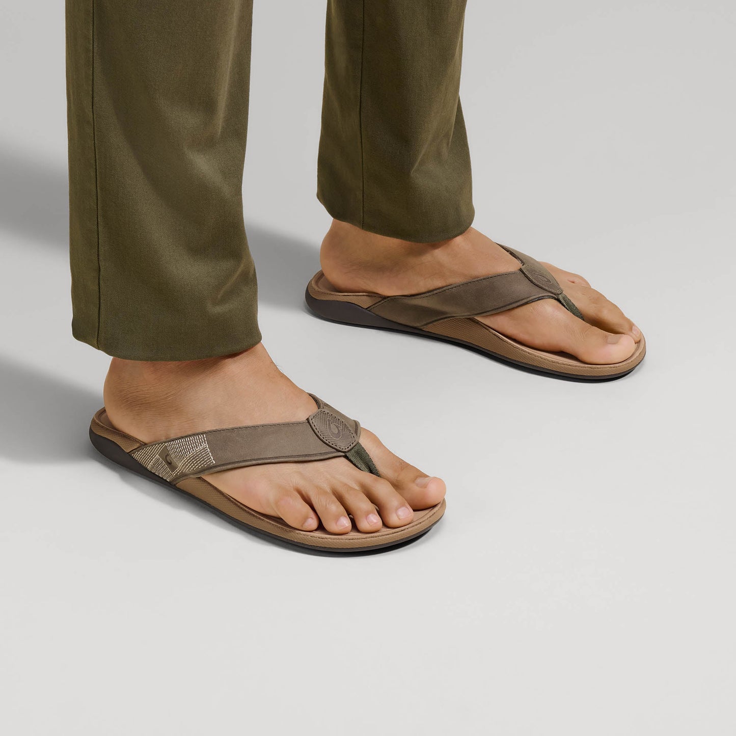 OluKai Tuahine - Hunter / Golden Sand