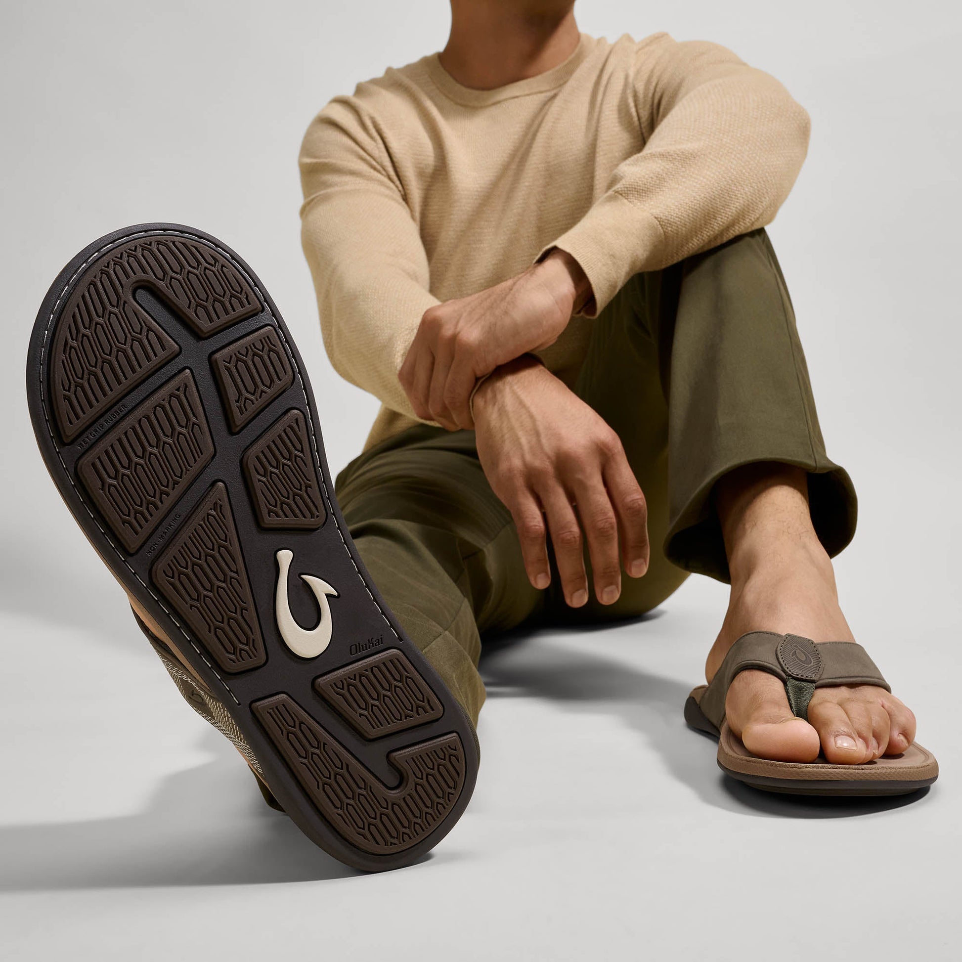 OluKai Tuahine - Hunter / Golden Sand