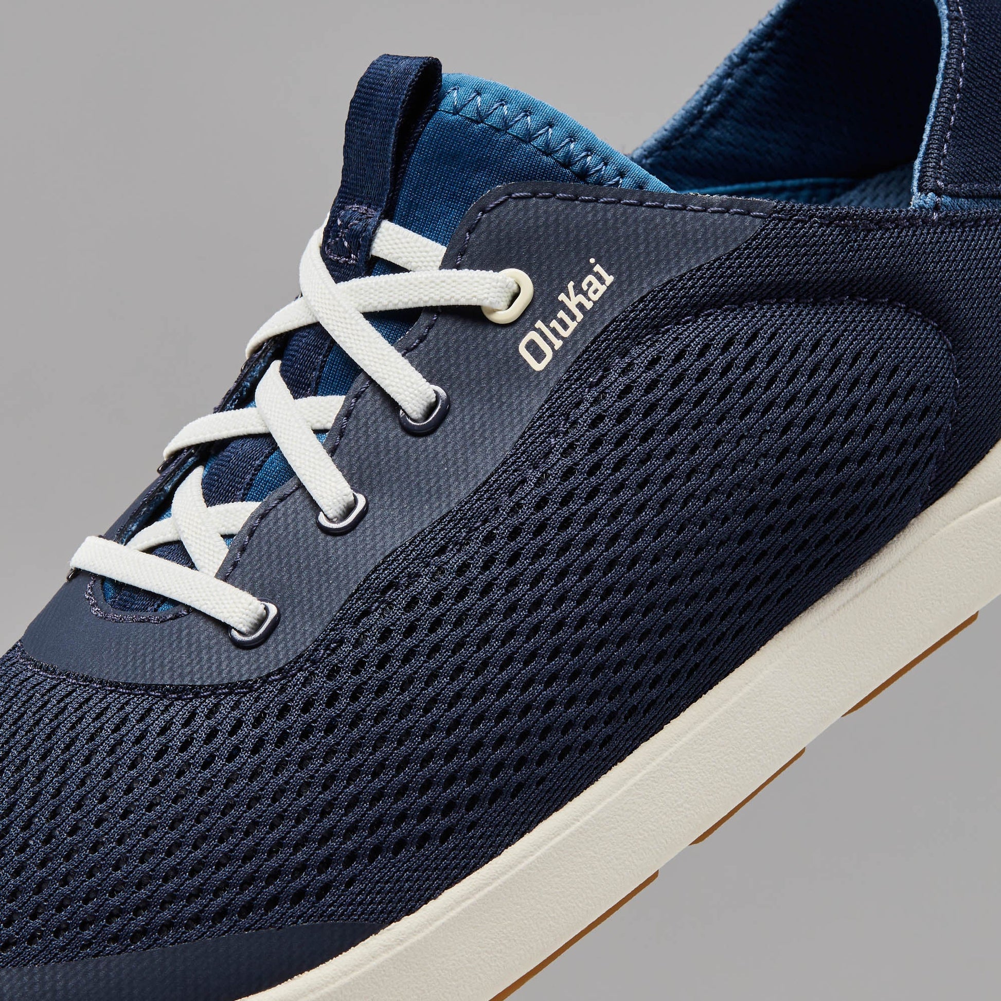 OluKai Moku Pae - Trench Blue / Off White