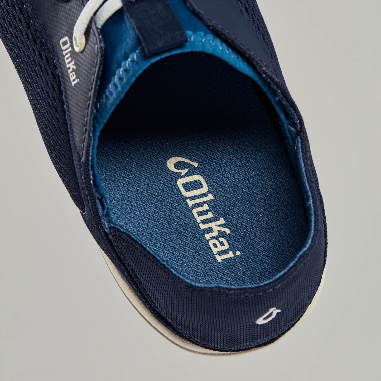 OluKai Moku Pae - Trench Blue / Off White