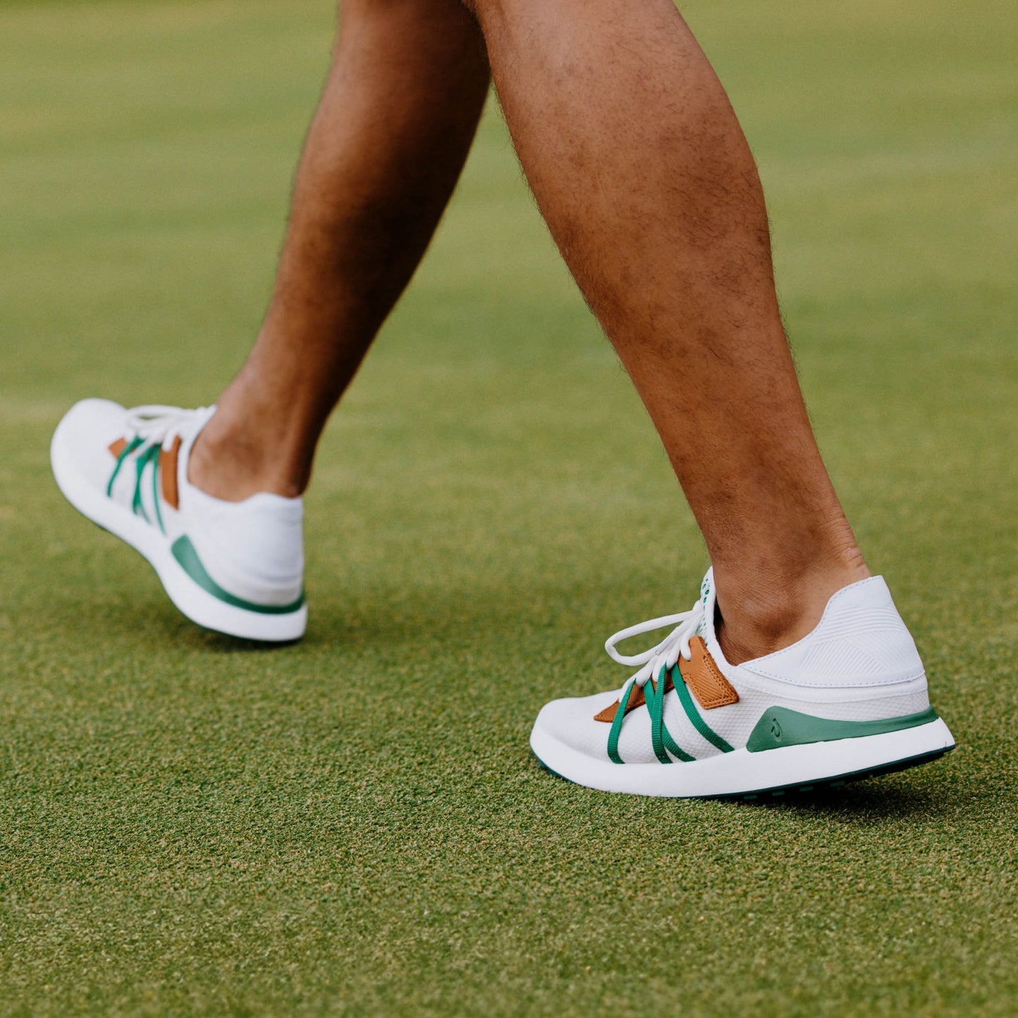OluKai Manele - White / Bamboo