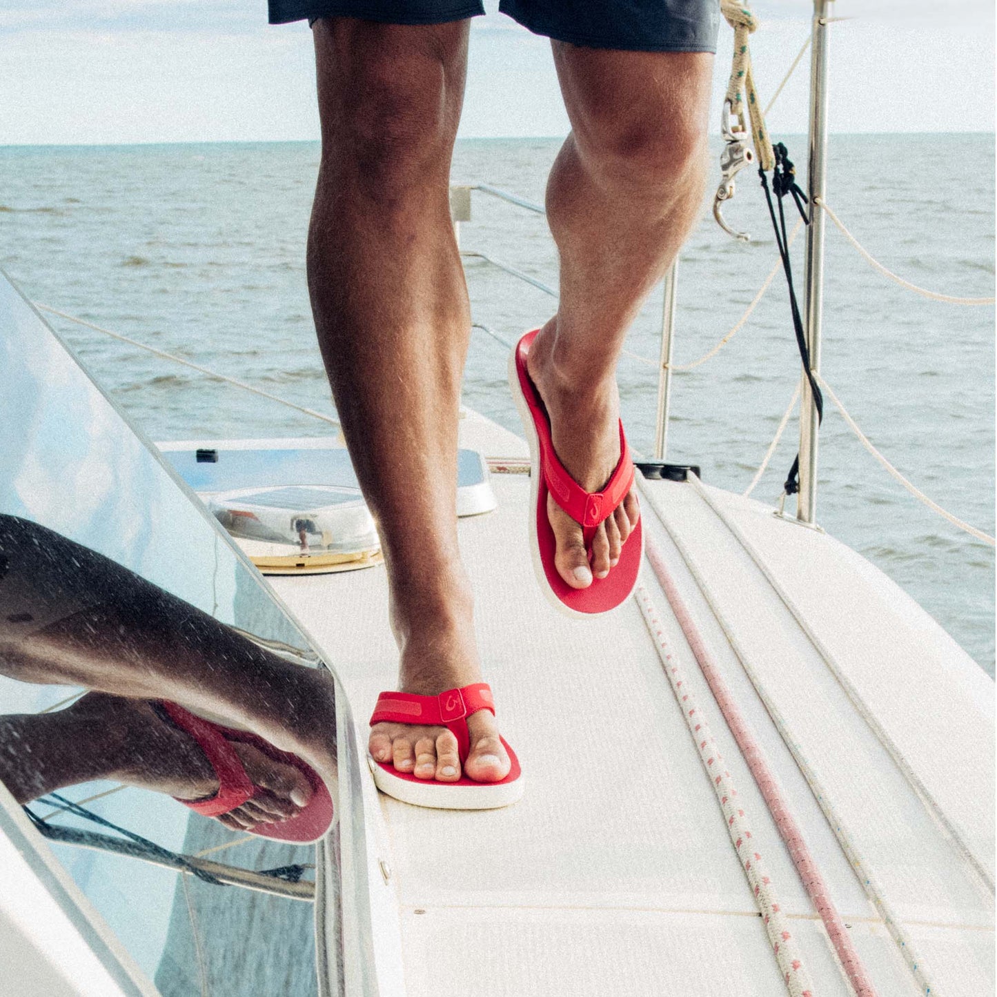 OluKai Leeward - Red Lava
