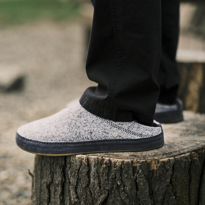 OluKai Hāmani Hulu - Graphite / Trench Blue