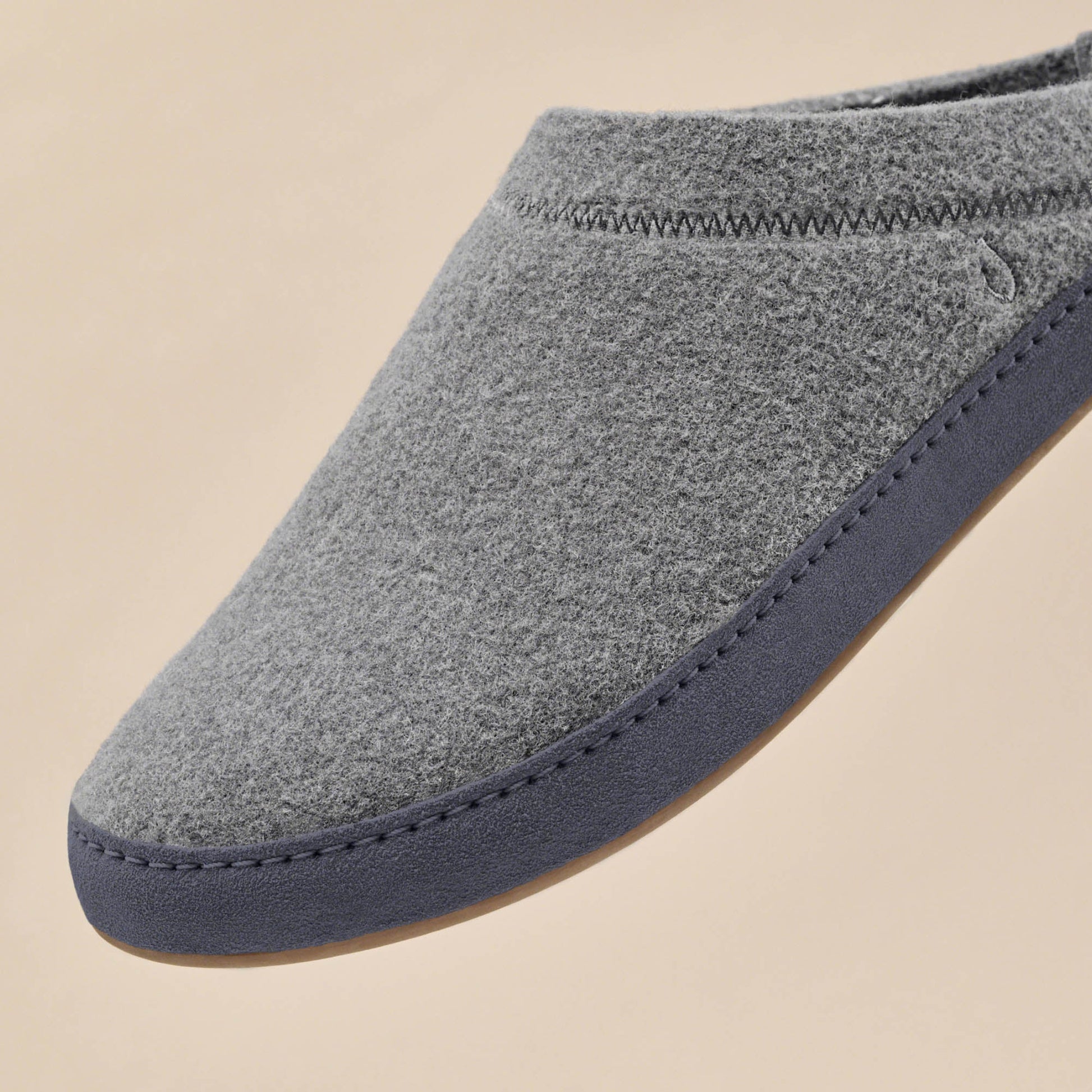 OluKai Hāmani Hulu - Graphite / Trench Blue