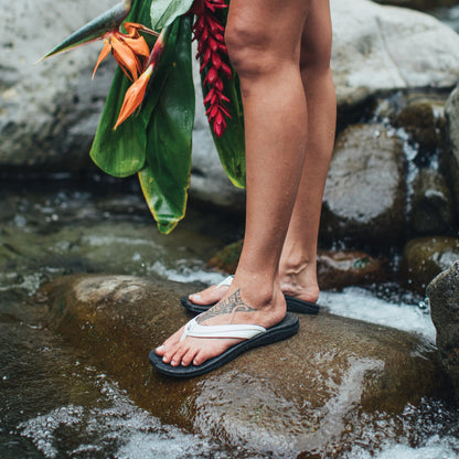 OluKai ‘Ohana - White / Black