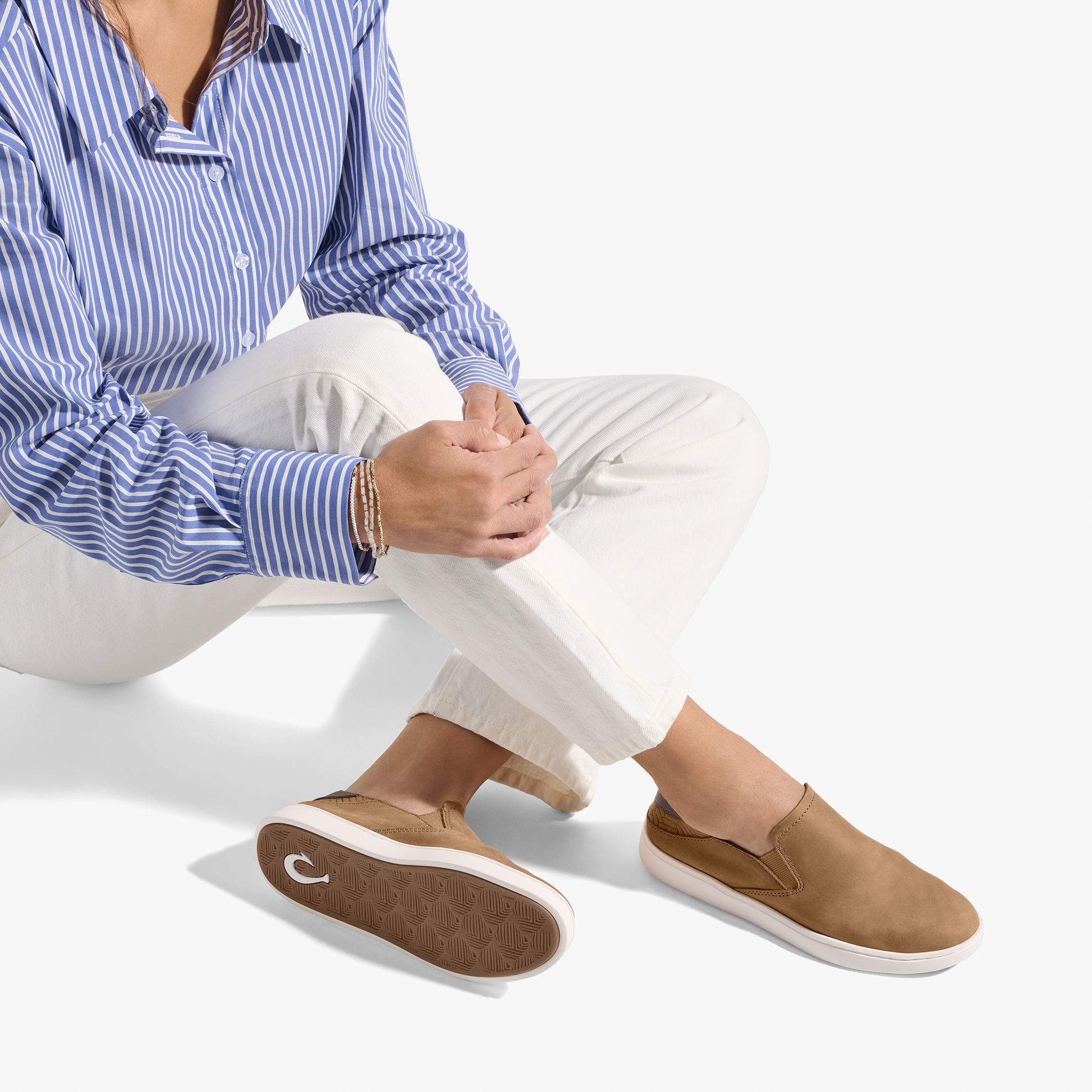 OluKai Pehuea Leather-Sahara / Toffee