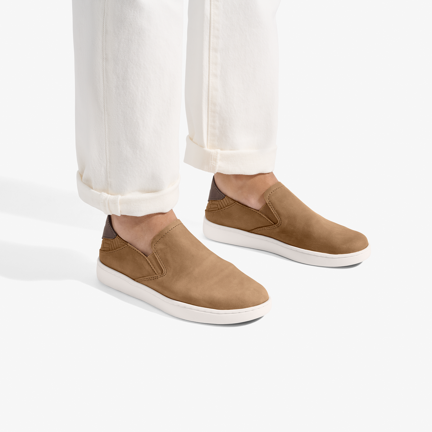OluKai Pehuea Leather-Sahara / Toffee