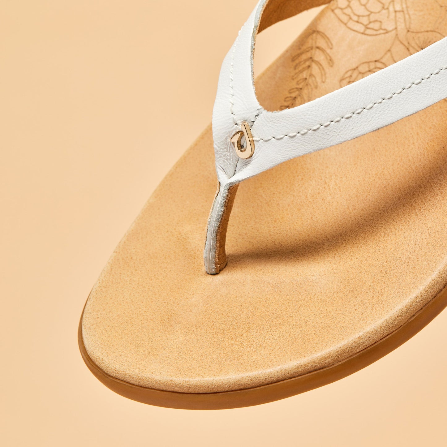 OluKai Honu - Bright White / Golden Sand