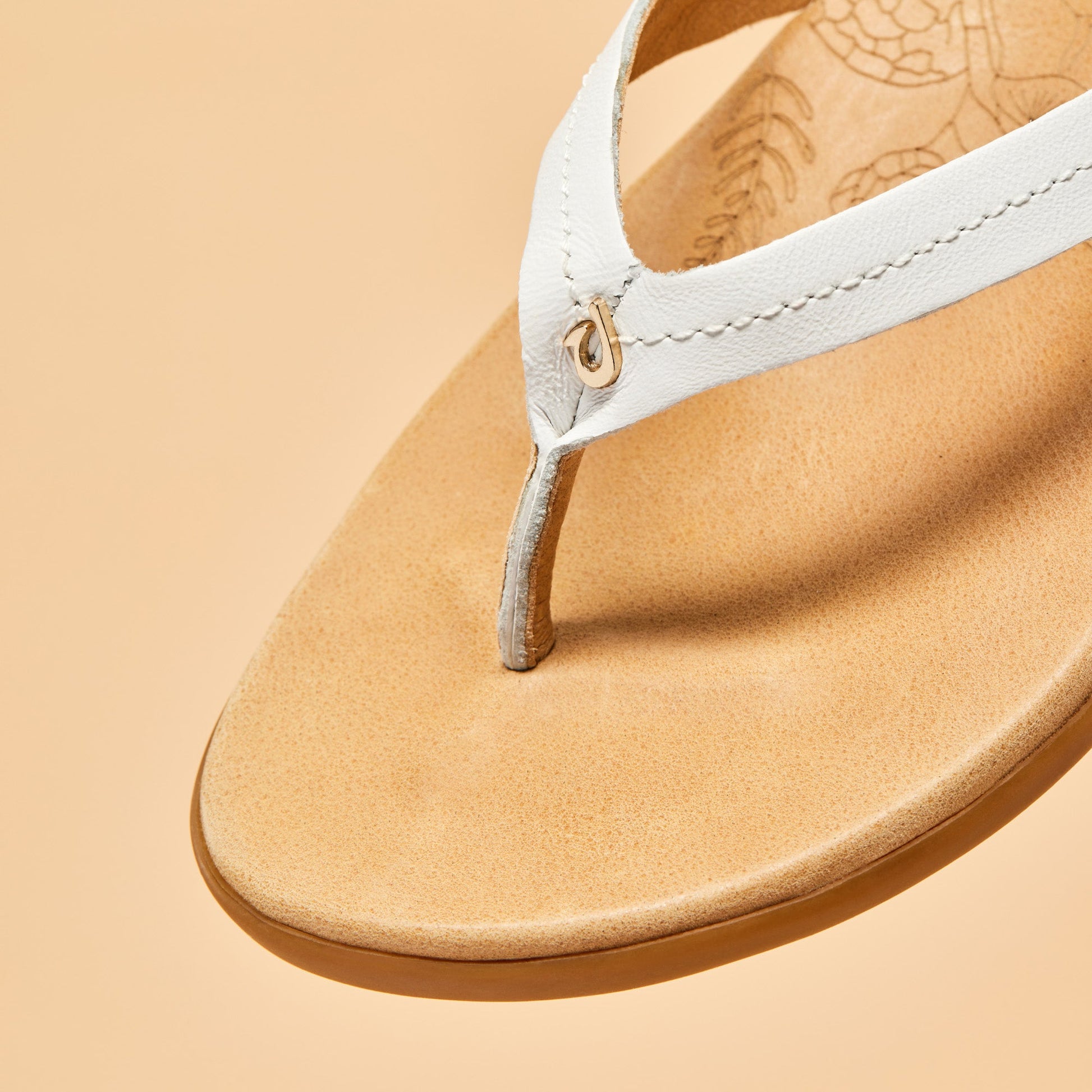 OluKai Honu - Bright White / Golden Sand