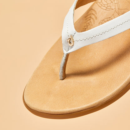 OluKai Honu - Bright White / Golden Sand