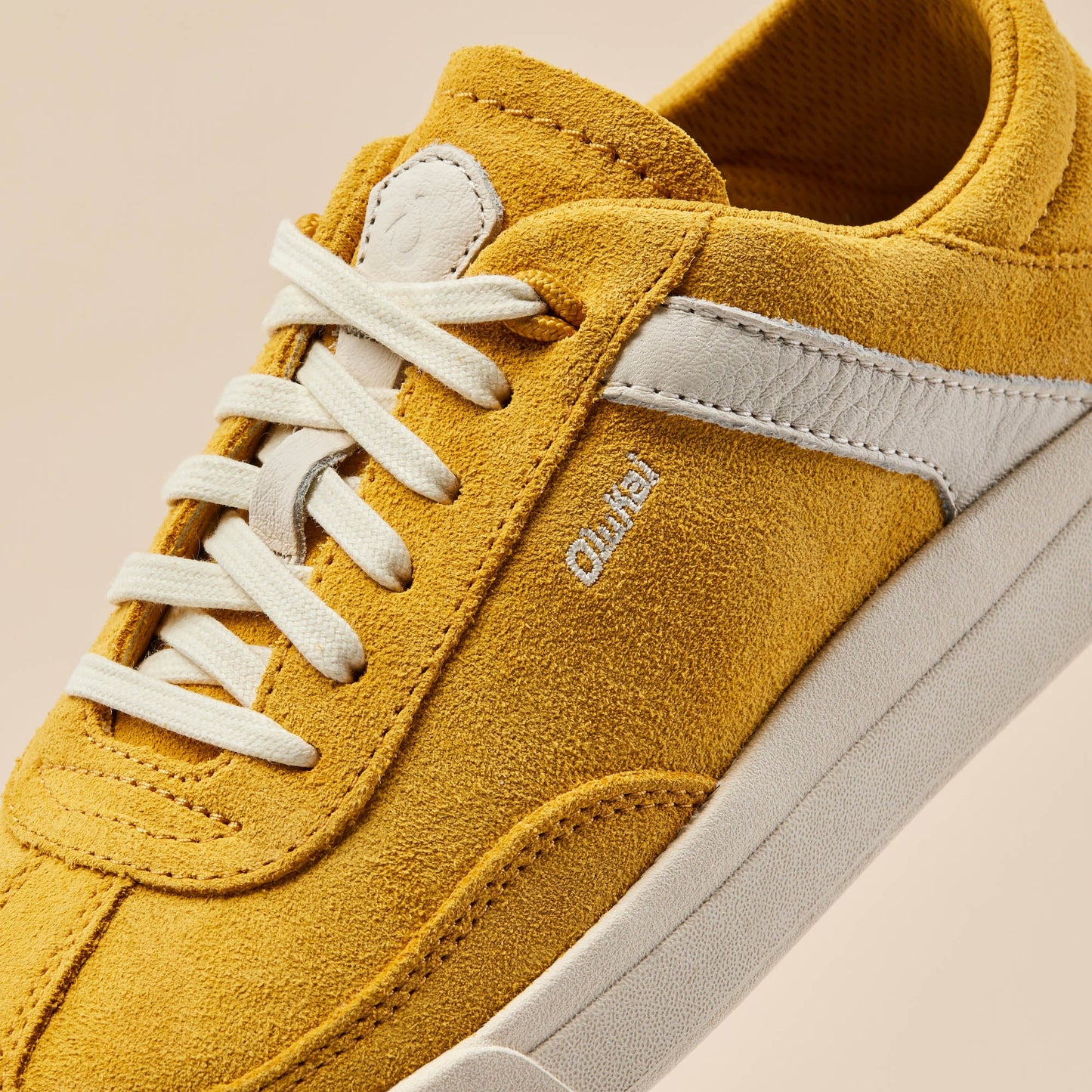 OluKai Hā‘upu - Mustard / Off White