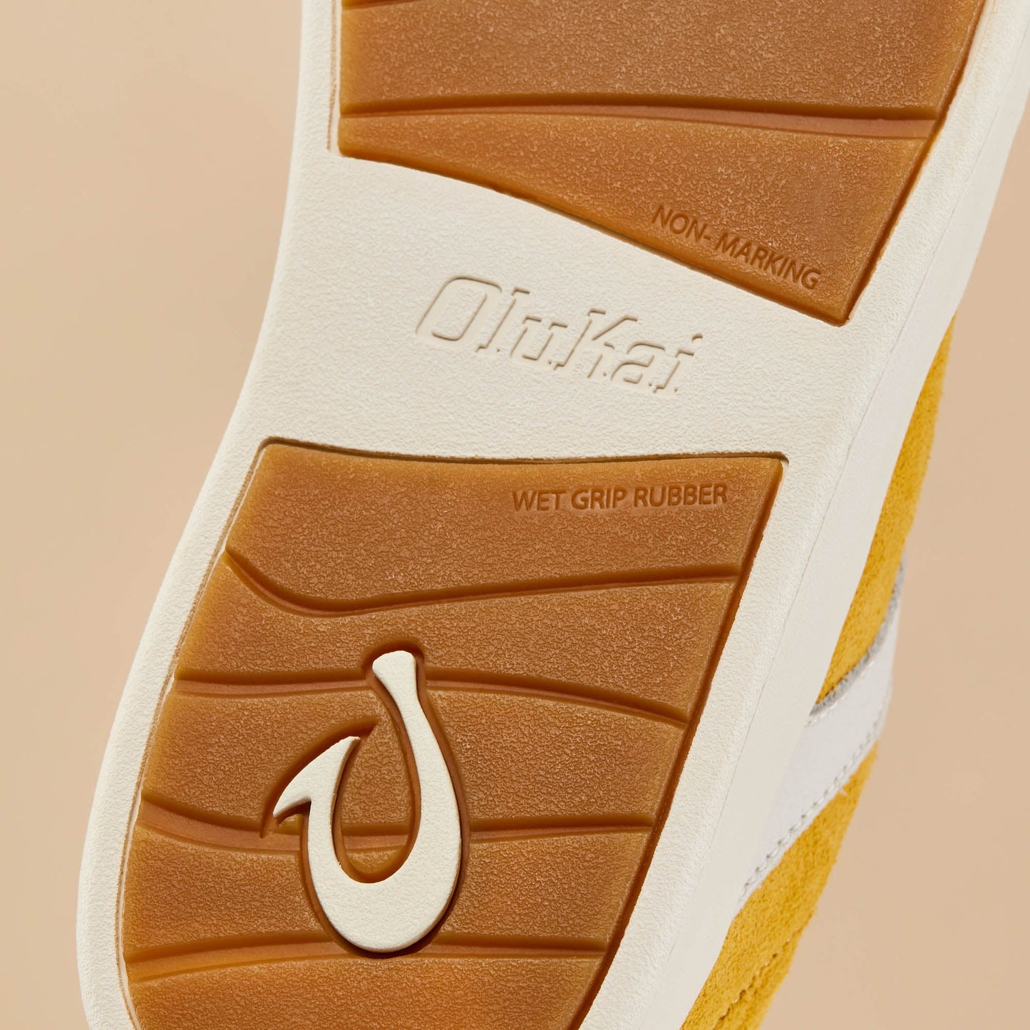 OluKai Hā‘upu - Mustard / Off White