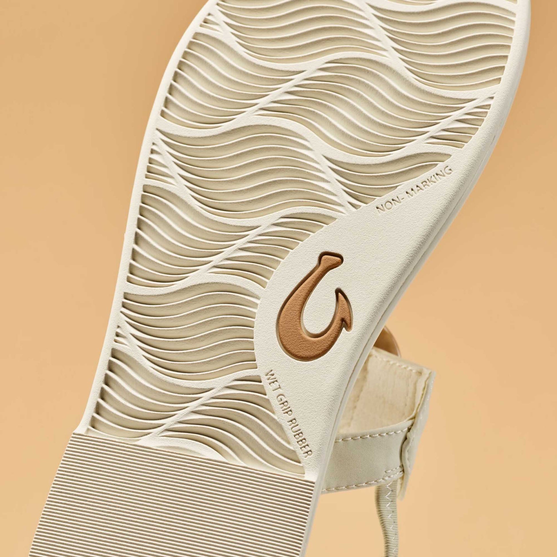 OluKai La‘i T–Bar - White Sand / White Sand