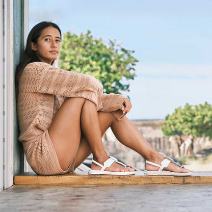 OluKai La‘i T–Bar - White Sand / White Sand