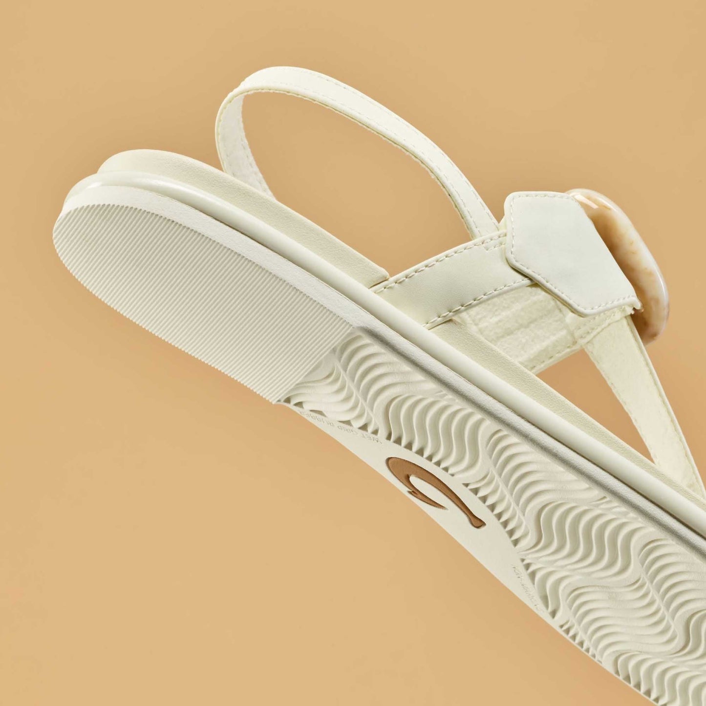 OluKai La‘i T–Bar - White Sand / White Sand