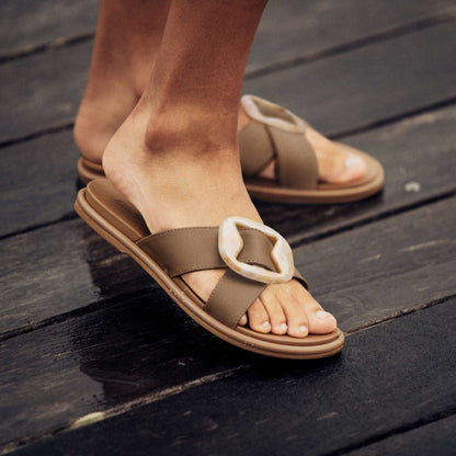 OluKai La‘i Slide - Tan