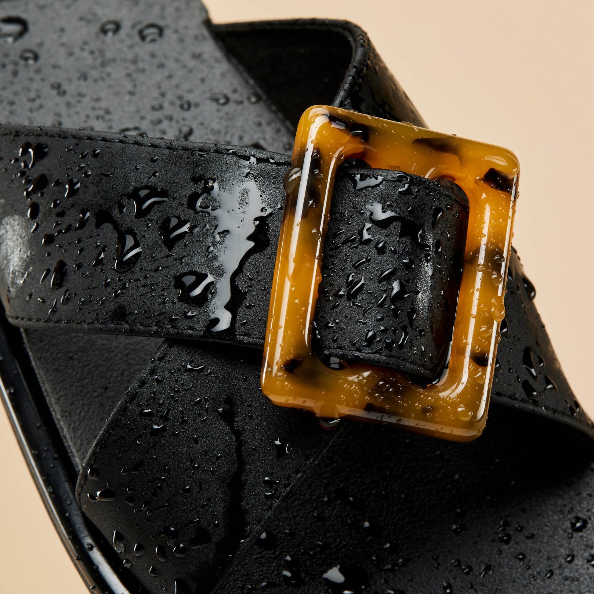 OluKai La‘i Slide - Black
