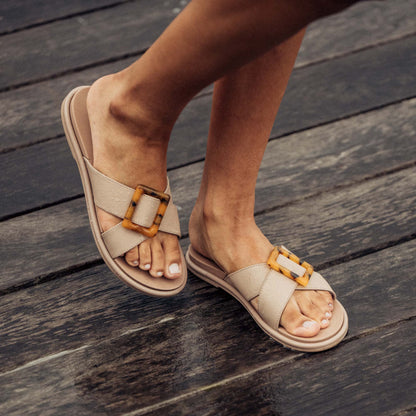 OluKai La‘i Slide - Taupe