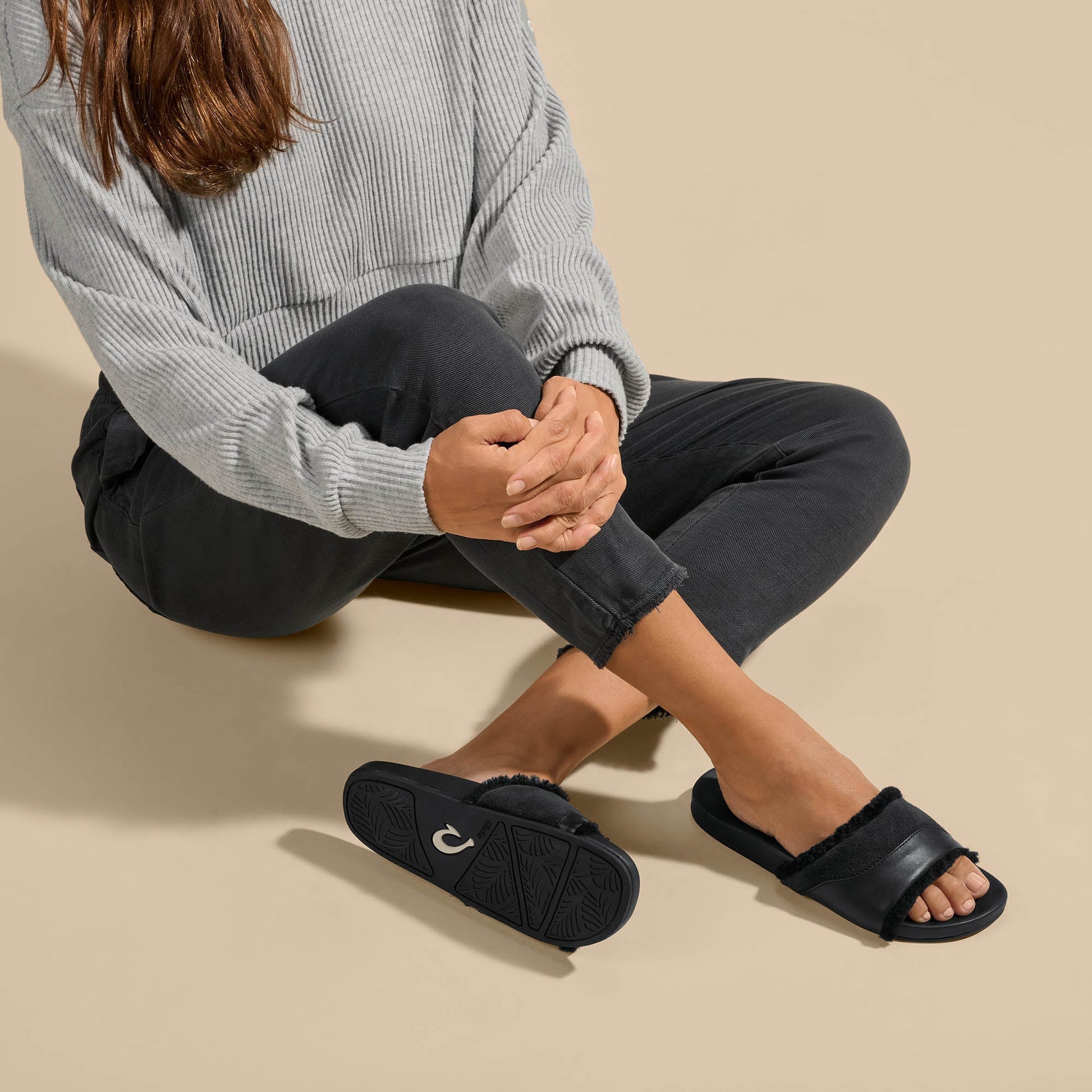 OluKai Hō‘ala Slide - Black