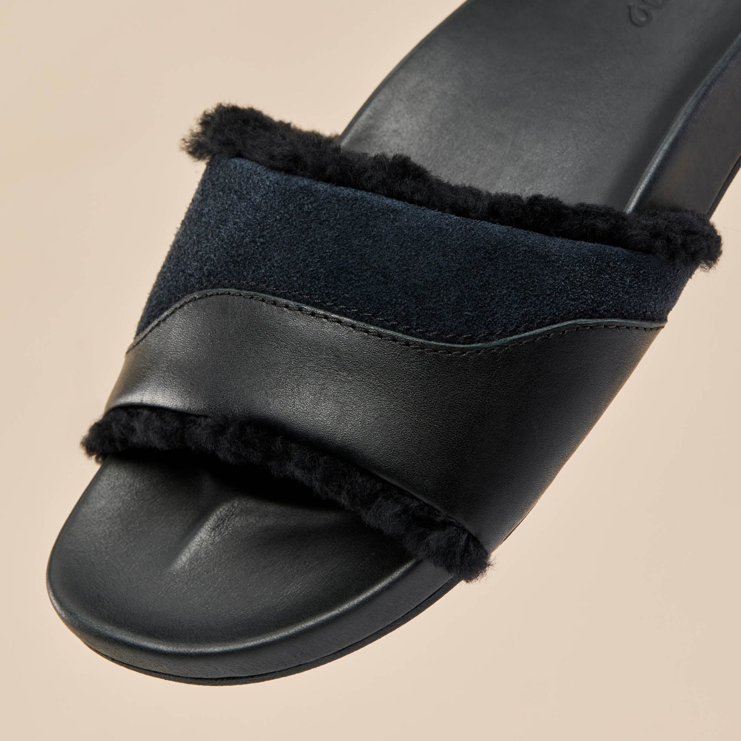 OluKai Hō‘ala Slide - Black