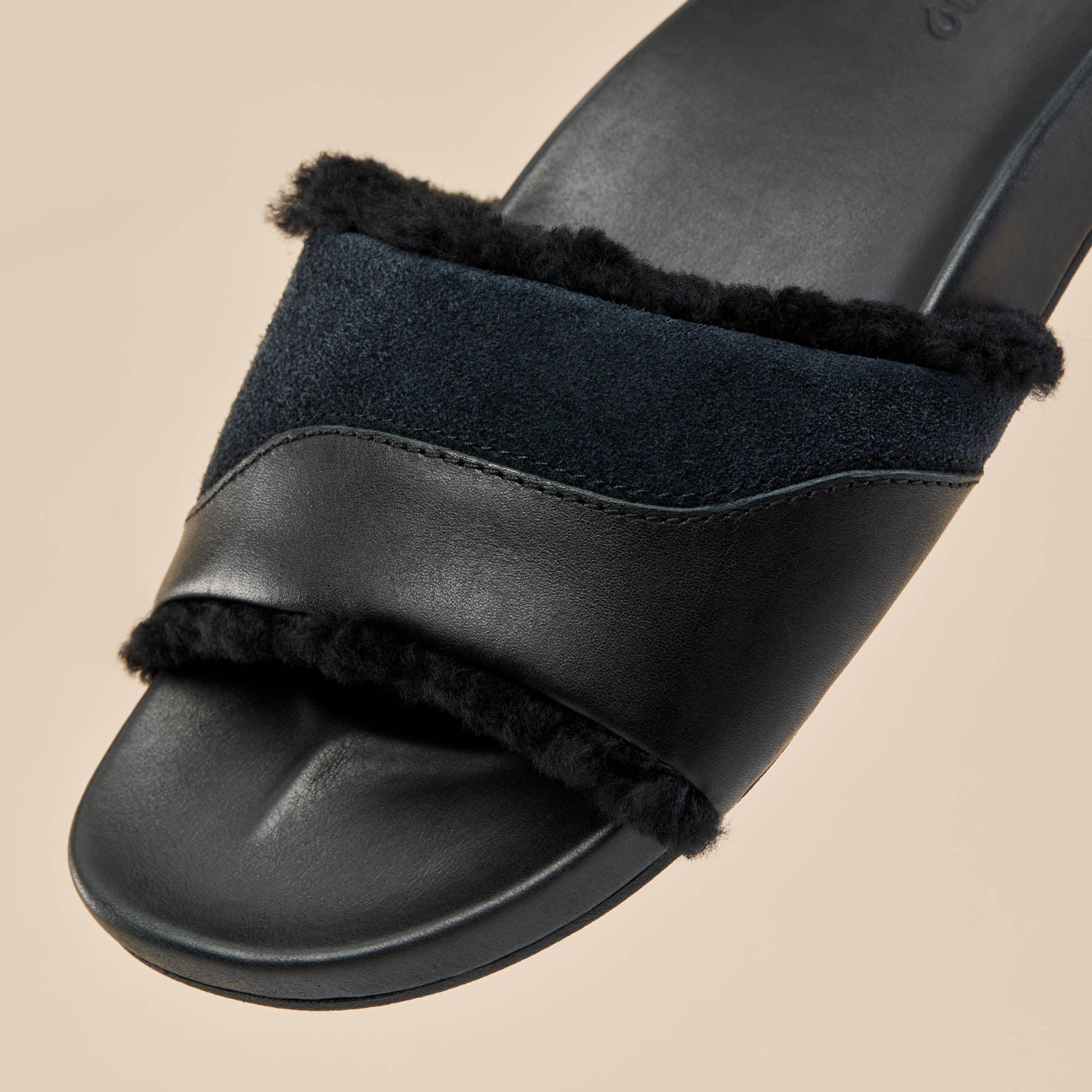 OluKai Hō‘ala Slide - Black