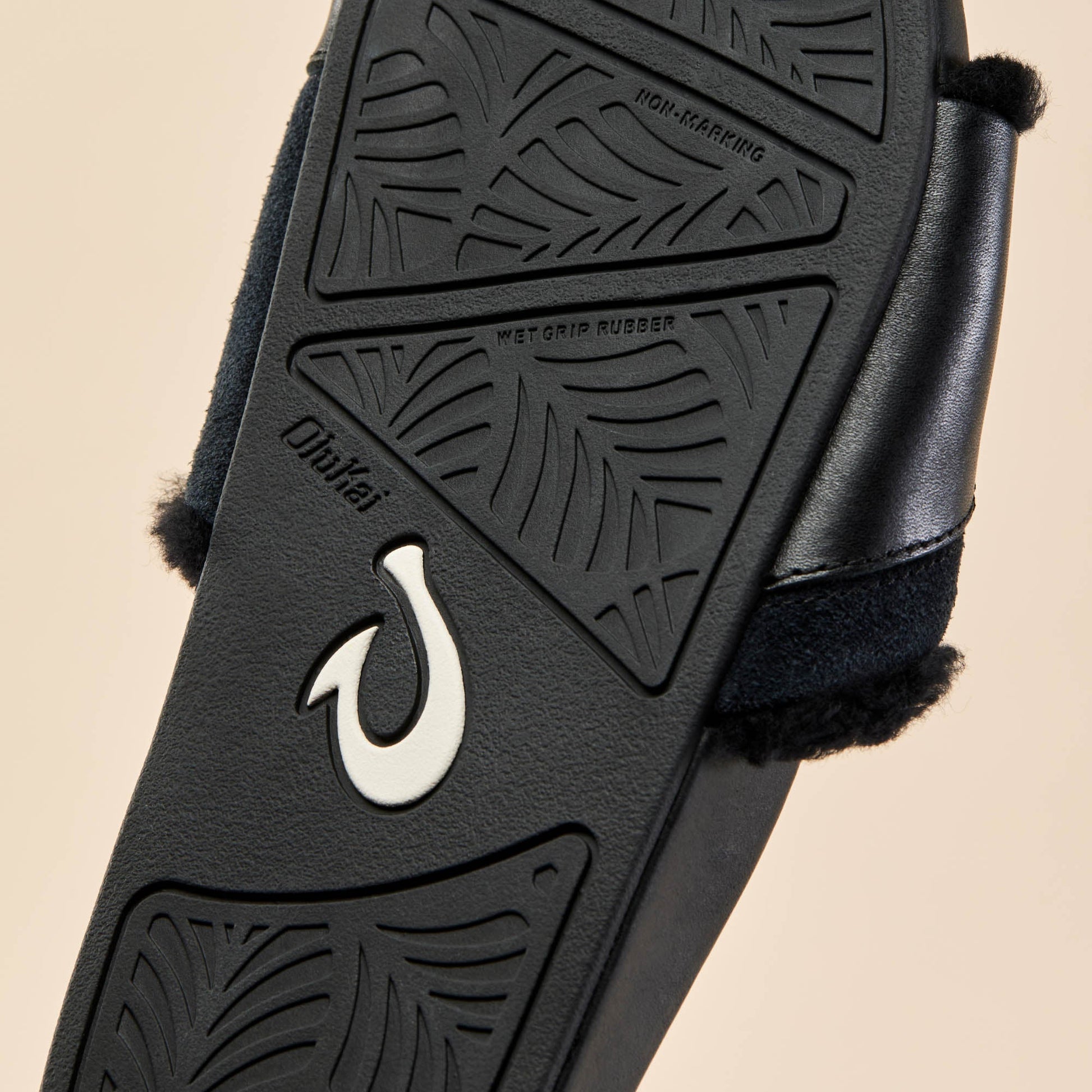 OluKai Hō‘ala Slide - Black