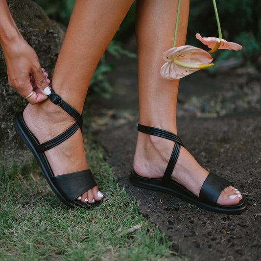 OluKai Tiare Wrap - Black