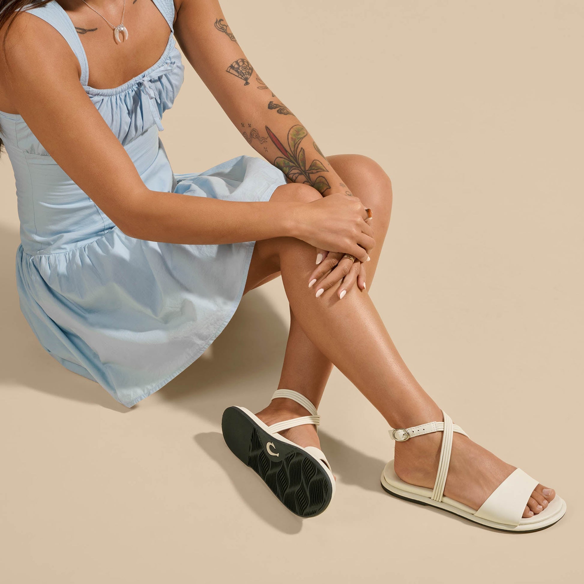 OluKai Tiare Wrap - White Sand