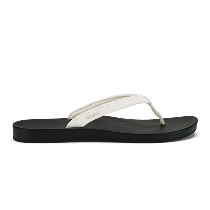 OluKai ‘Uiki - Bright White / Lava Rock