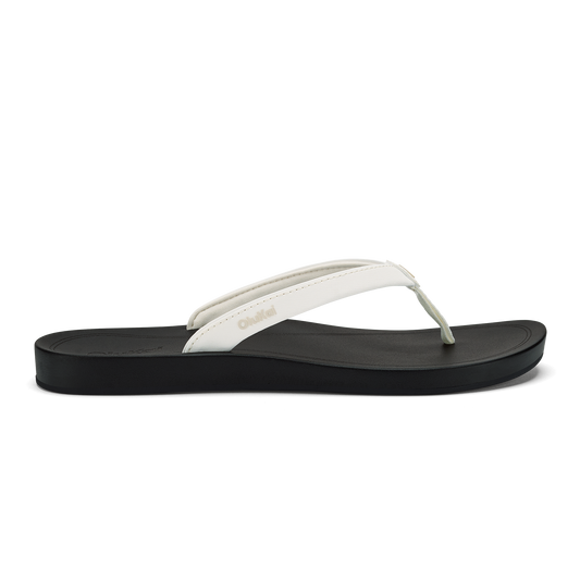 OluKai ‘Uiki - Bright White / Lava Rock