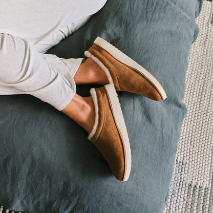 OluKai Mani - Tan / Golden Sand