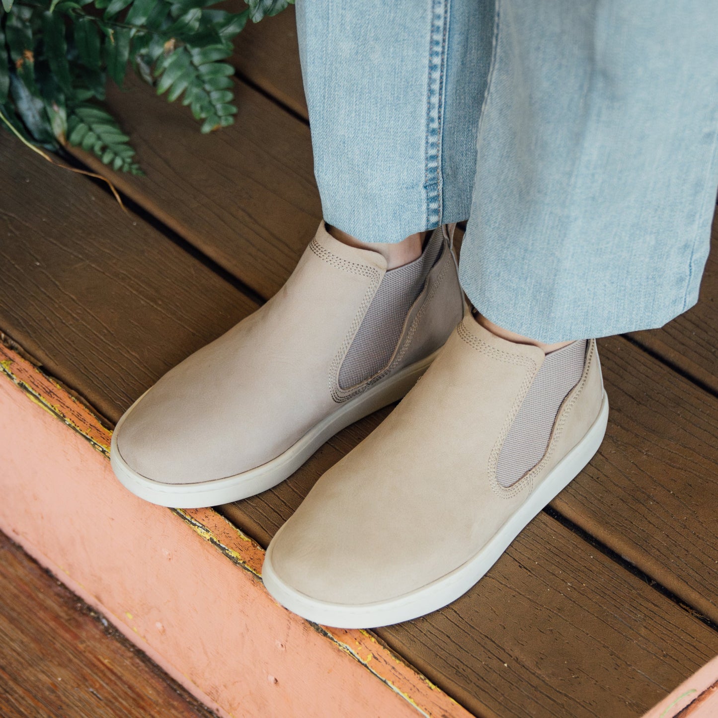 OluKai Pehuea Mid-Taupe Grey / Taupe Grey