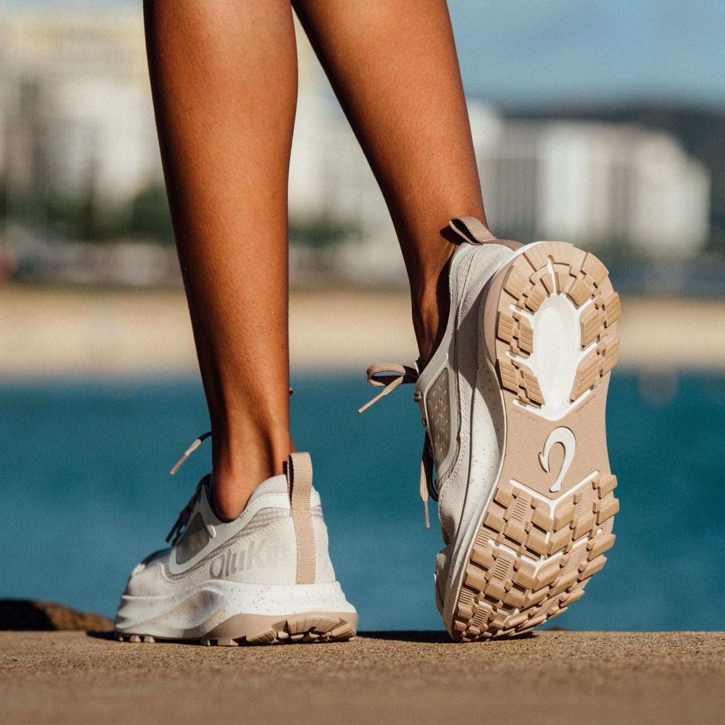 OluKai Makiki-White Sand / Tapa