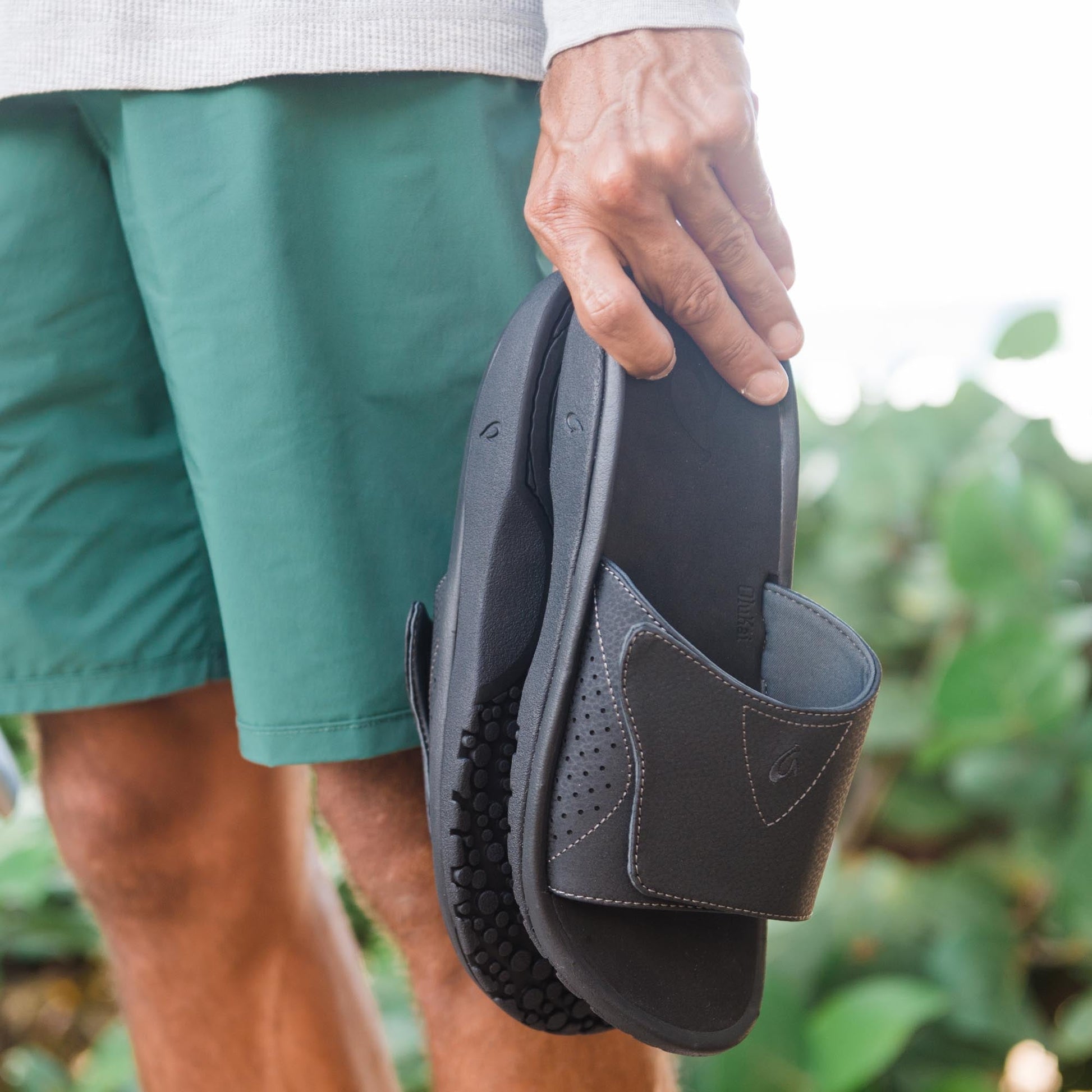 OluKai Nalu Slide - Black