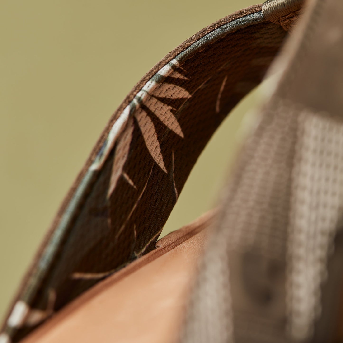 OluKai Tuahine - Hunter / Golden Sand