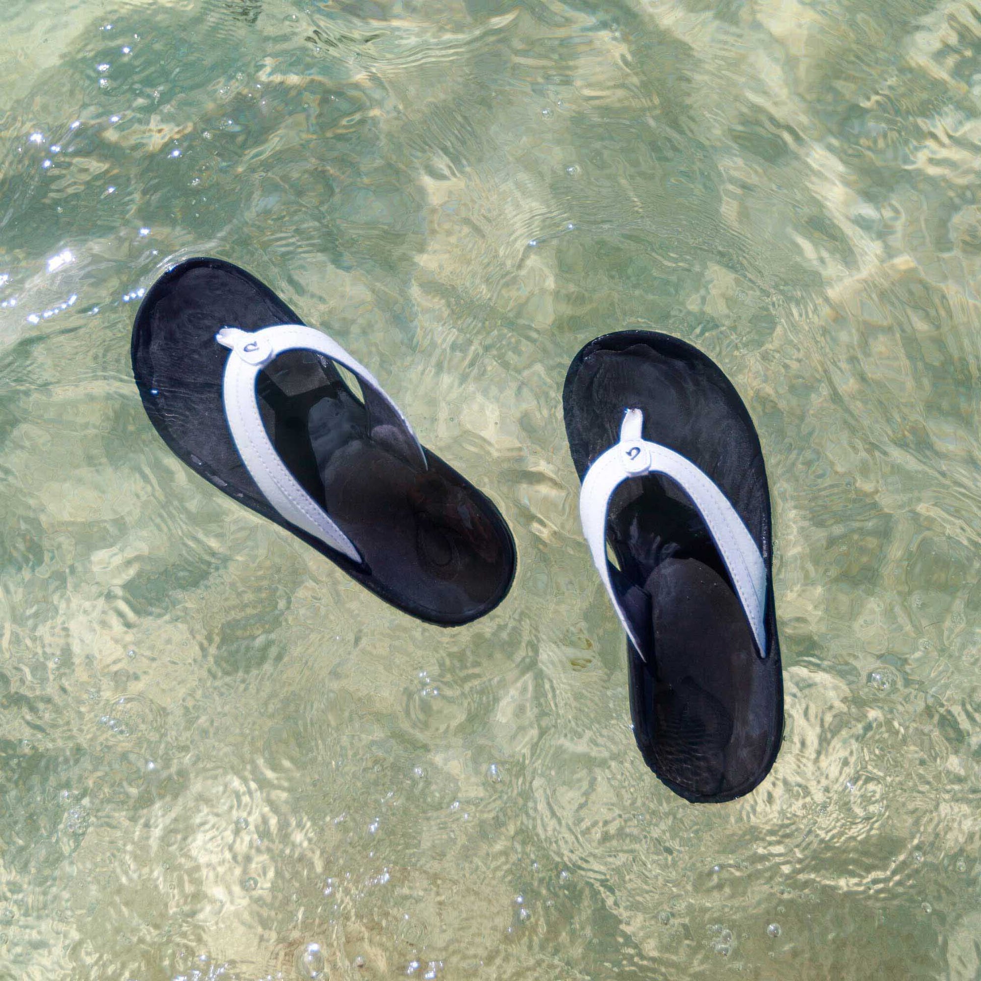 OluKai ‘Ohana - White / Black